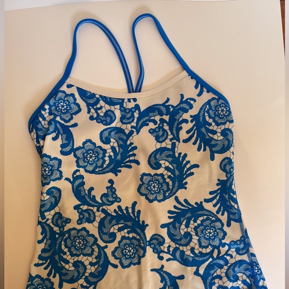 LULULEMON SIZE 6